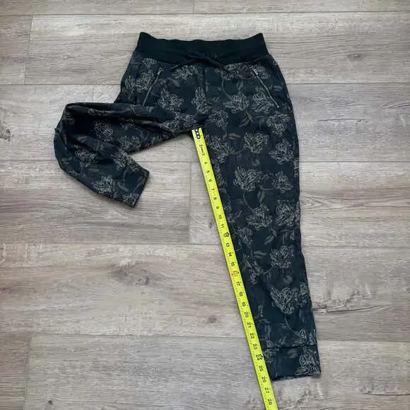 Athleta Trekkie North Printed Jogger Olive Floral Size 6 Lightweight Hiking - Picture 4 of 9